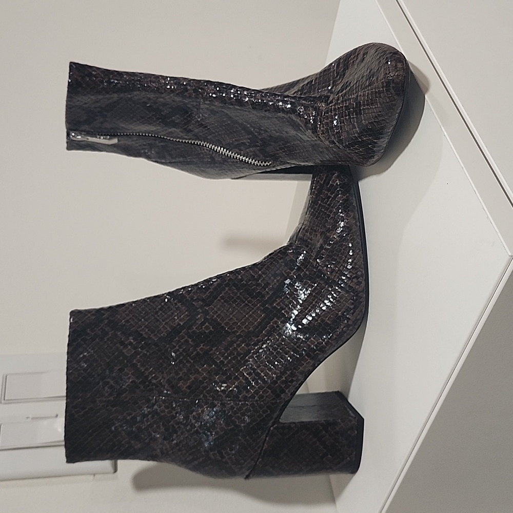 Zara Eur Size 40 Snakeskin Boots!